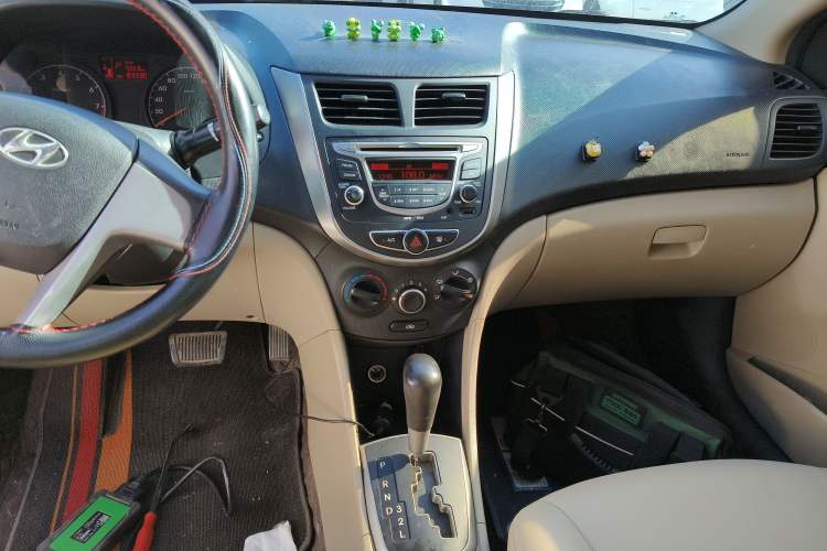 Used Hyundai Verna (older generation) 2014 1.4L Automatic Smart GLS Audio And AC Panel