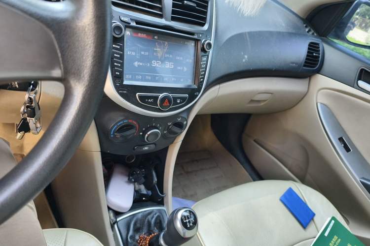 Used Hyundai Verna (older generation) 2014 1.4L Manual Smart GLS Trim Audio And AC Panel