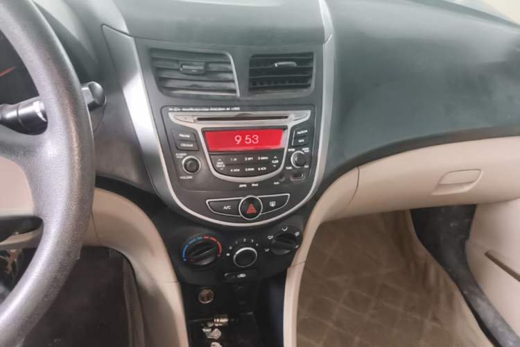 Used Hyundai Verna (older generation) 2014 1.4L Manual Smart GLS Trim Audio And AC Panel