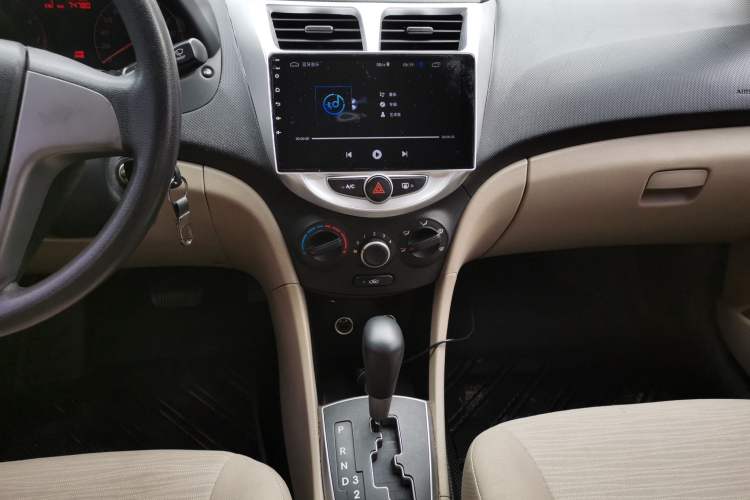 Used Hyundai Verna (older generation) 2014 1.4L Automatic Smart GLS Audio And AC Panel