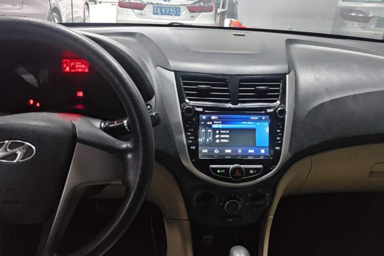 Used Hyundai Verna (older generation) 2014 1.4L Automatic Smart GLS Audio And AC Panel