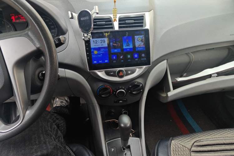 Used Hyundai Verna (older generation) 2014 1.4L Automatic Smart GLS Audio And AC Panel