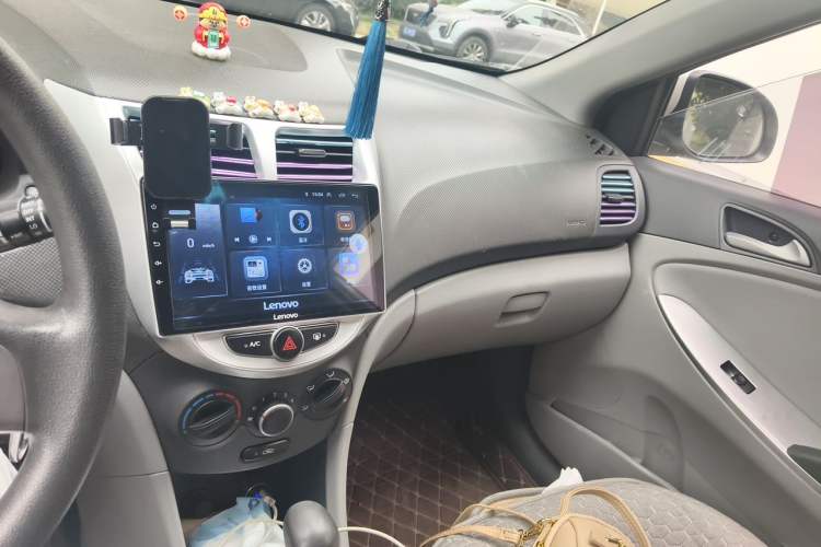 Used Hyundai Verna (older generation) 2014 1.4L Automatic Smart GLS Audio And AC Panel