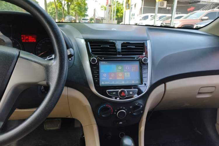 Used Hyundai Verna (older generation) 2014 1.4L Automatic Smart GLS Audio And AC Panel