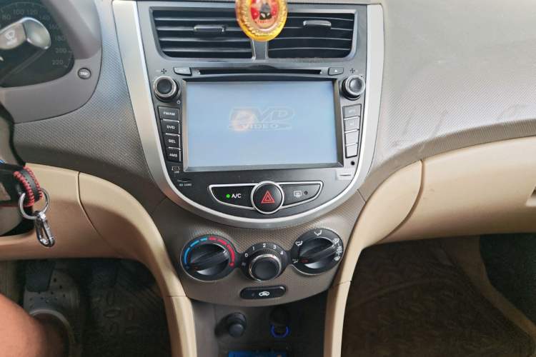 Used Hyundai Verna (older generation) 2014 1.4L Manual Smart GLS Trim Audio And AC Panel