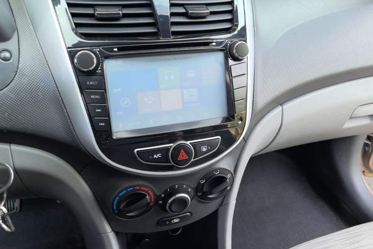 Used Hyundai Verna (older generation) 2014 1.4L Automatic Smart GLS Audio And AC Panel
