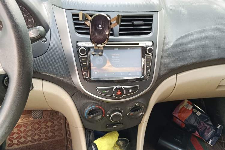 Used Hyundai Verna (older generation) 2014 1.4L Manual Smart GLS Trim Audio And AC Panel