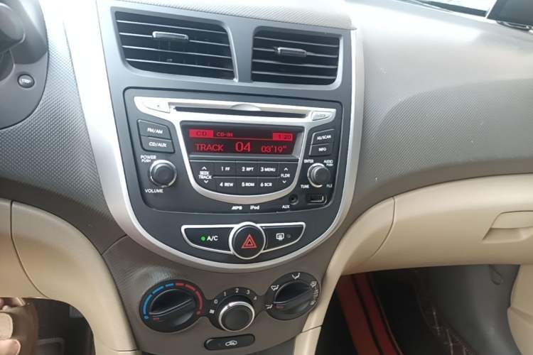 Used Hyundai Verna (older generation) 2014 1.4L Manual Smart GLS Trim Audio And AC Panel