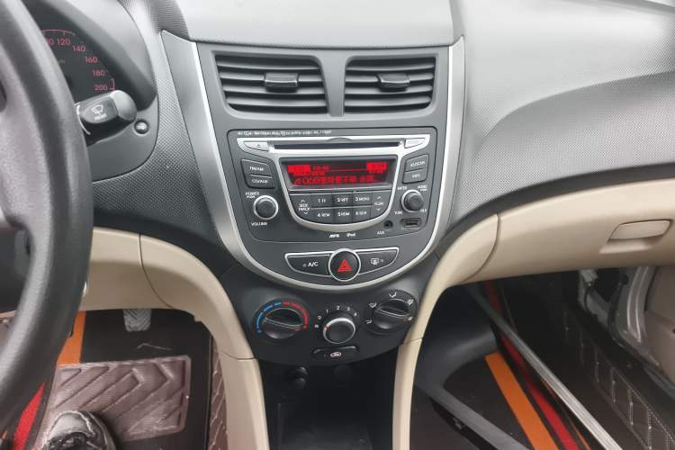 Used Hyundai Verna (older generation) 2014 1.4L Manual Smart GLS Trim Audio And AC Panel