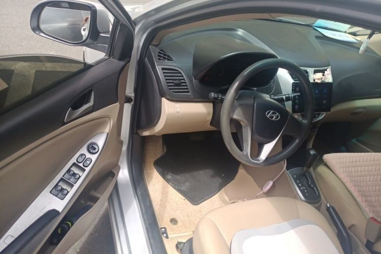 Used Hyundai Verna (older generation) 2014 1.4L Automatic Smart GLS Driver Seat