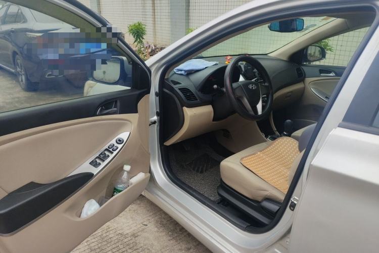 Used Hyundai Verna (older generation) 2014 1.4L Manual Smart GLS Trim Driver Seat