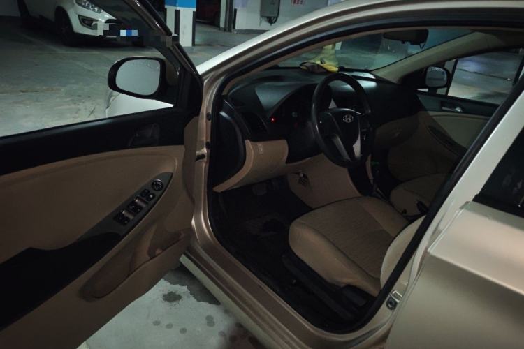 Used Hyundai Verna (older generation) 2014 1.4L Automatic Smart GLS Driver Seat