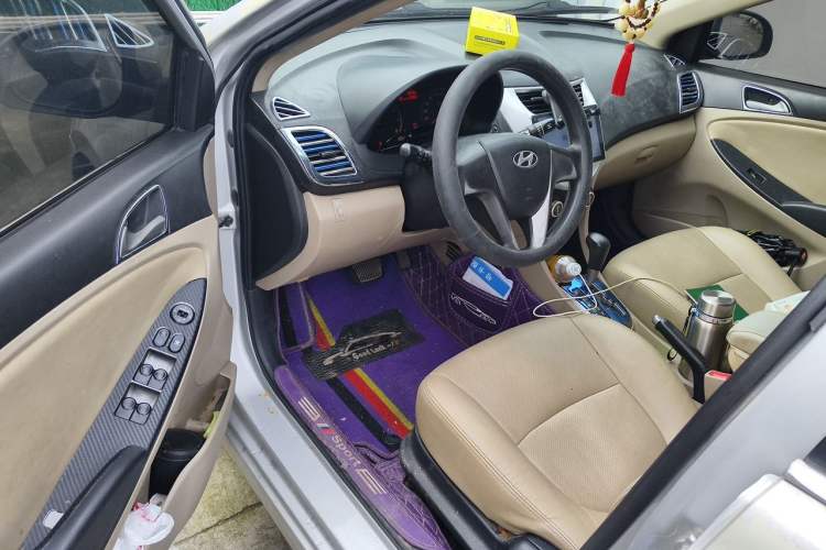 Used Hyundai Verna (older generation) 2014 1.4L Automatic Smart GLS Driver Seat