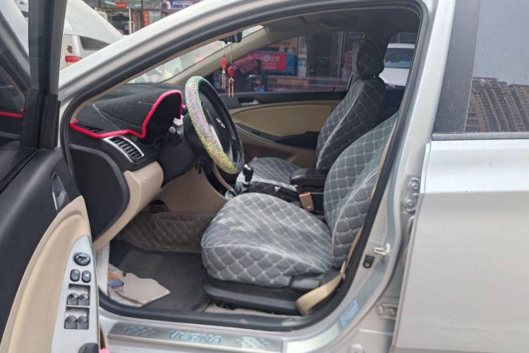 Used Hyundai Verna (older generation) 2014 1.4L Manual Smart GLS Trim Driver Seat