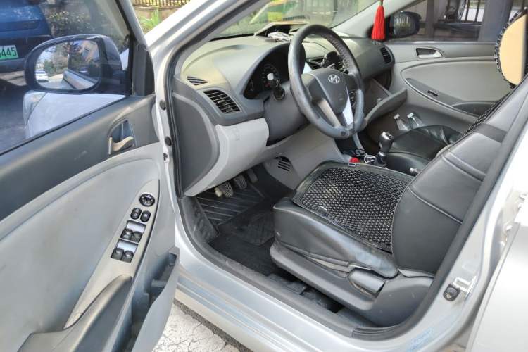 Used Hyundai Verna (older generation) 2014 1.4L Manual Smart GLS Trim Driver Seat