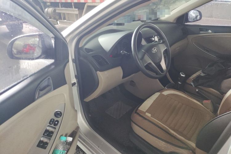 Used Hyundai Verna (older generation) 2014 1.4L Manual Smart GLS Trim Driver Seat