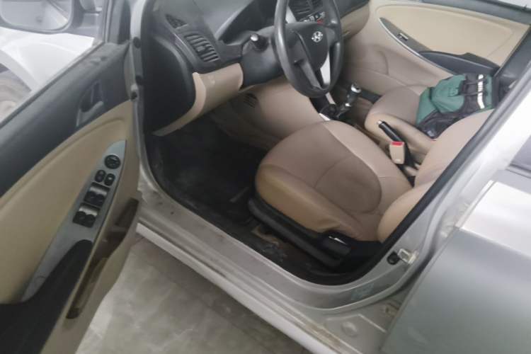Used Hyundai Verna (older generation) 2014 1.4L Manual Smart GLS Trim Driver Seat