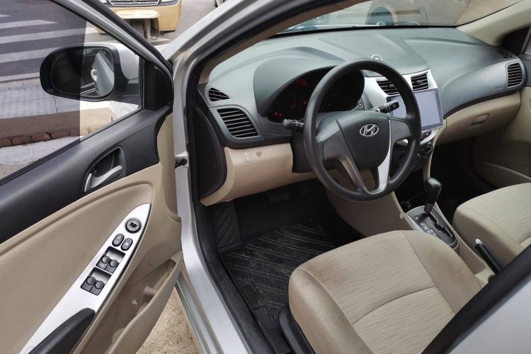 Used Hyundai Verna (older generation) 2014 1.4L Automatic Smart GLS Driver Seat