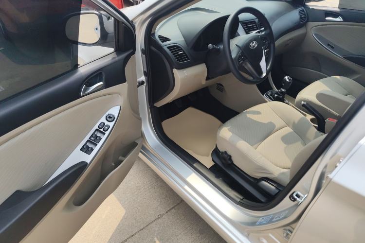Used Hyundai Verna (older generation) 2014 1.4L Manual Top-Tier Model TOP Driver Seat
