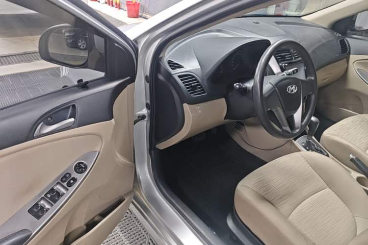 Used Hyundai Verna (older generation) 2014 1.4L Automatic Smart GLS Driver Seat
