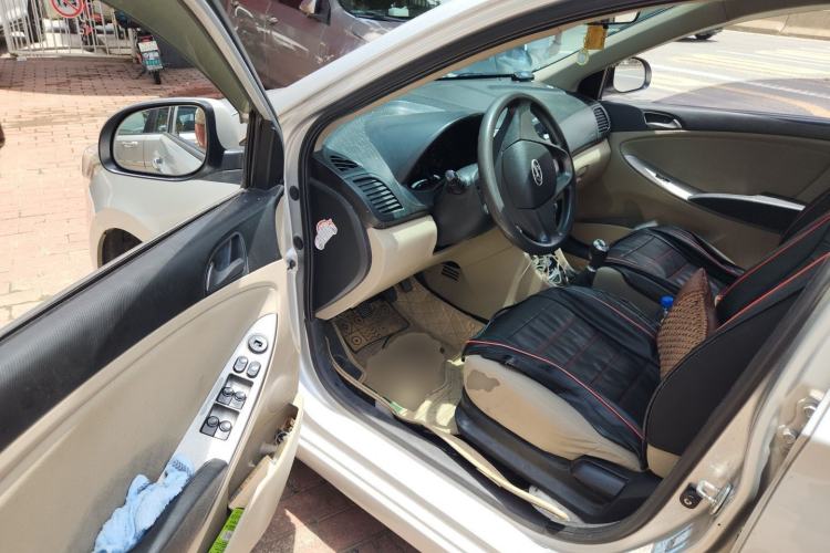 Used Hyundai Verna (older generation) 2014 1.4L Manual Smart GLS Trim Driver Seat