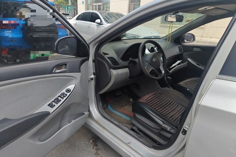 Used Hyundai Verna (older generation) 2014 1.4L Automatic Smart GLS Driver Seat