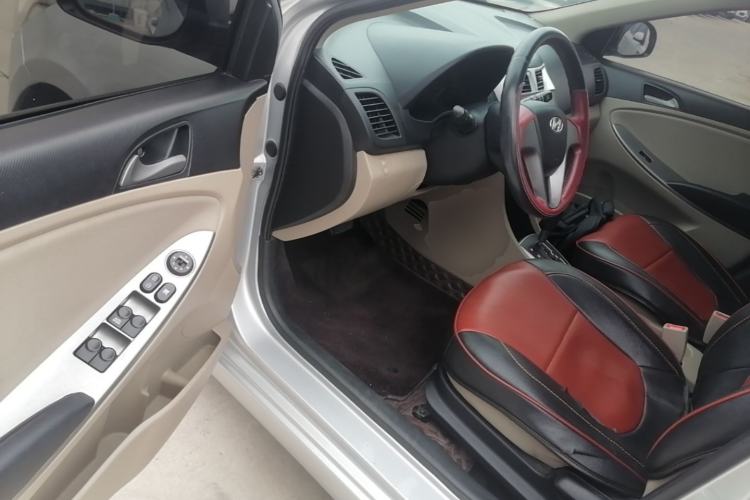 Used Hyundai Verna (older generation) 2014 1.4L Automatic Smart GLS Driver Seat