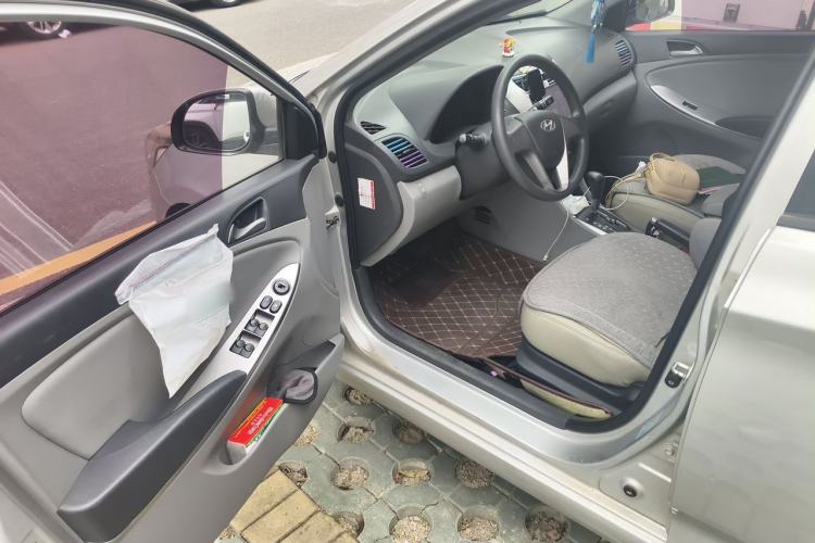 Used Hyundai Verna (older generation) 2014 1.4L Automatic Smart GLS Driver Seat