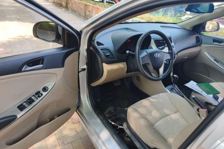 Used Hyundai Verna (older generation) 2014 1.4L Automatic Smart GLS Driver Seat