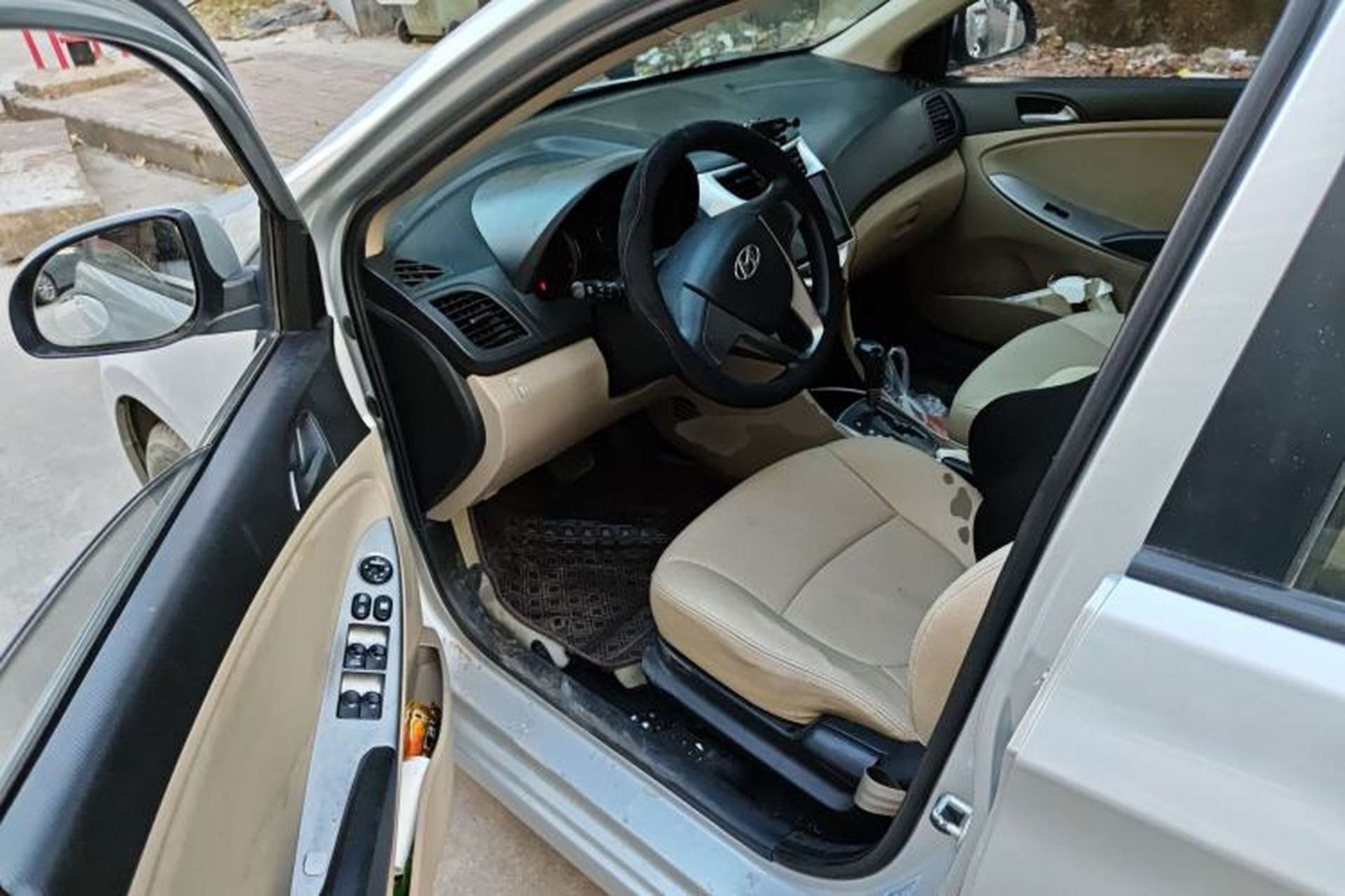 Used Hyundai Verna (older generation) 2014 1.4L Automatic Leading-Edge GLX Driver Seat