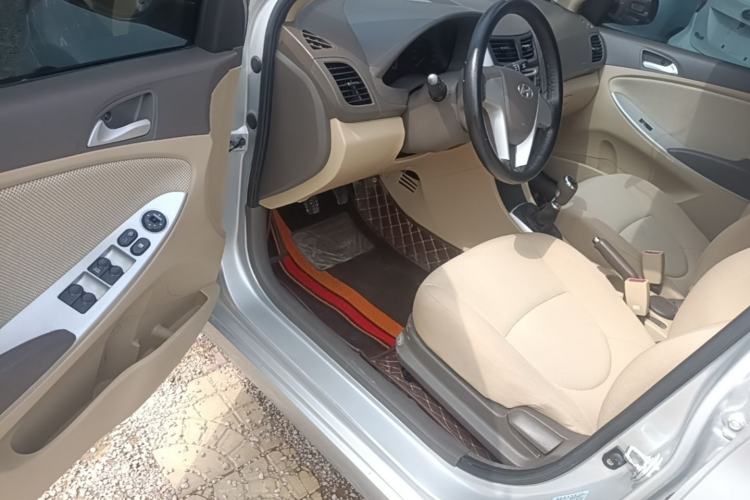 Used Hyundai Verna (older generation) 2014 1.4L Manual Smart GLS Trim Driver Seat