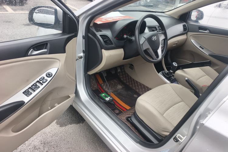 Used Hyundai Verna (older generation) 2014 1.4L Manual Smart GLS Trim Driver Seat