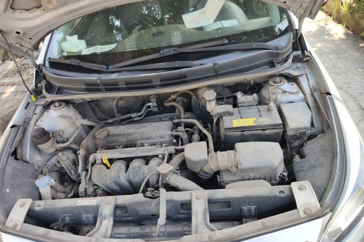 Used Hyundai Verna (older generation) 2014 1.4L Manual Smart GLS Trim Engine Bay
