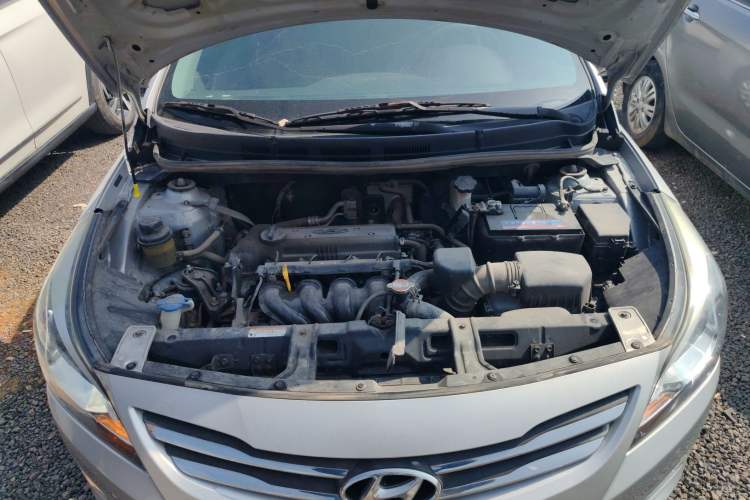Used Hyundai Verna (older generation) 2014 1.4L Manual Smart GLS Trim Engine Bay