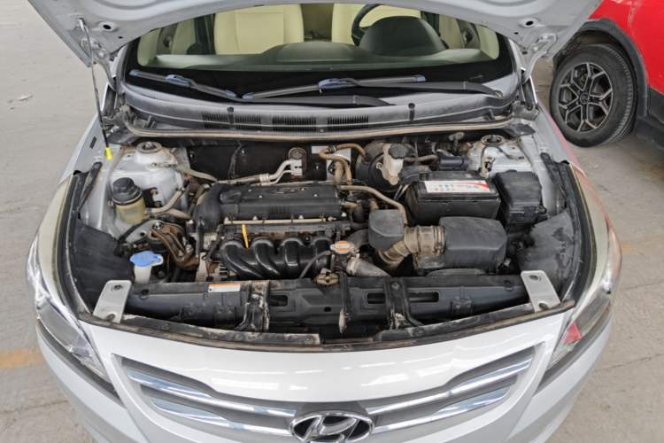Used Hyundai Verna (older generation) 2014 1.4L Manual Smart GLS Trim Engine Bay