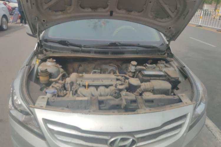 Used Hyundai Verna (older generation) 2014 1.4L Manual Smart GLS Trim Engine Bay