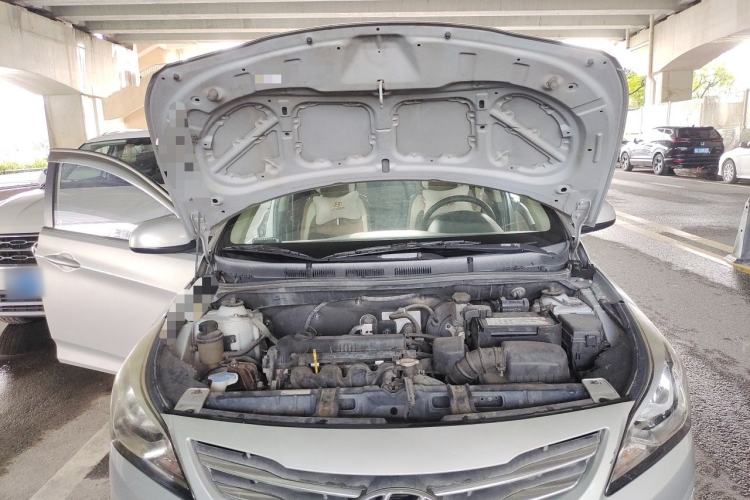Used Hyundai Verna (older generation) 2014 1.4L Manual Smart GLS Trim Engine Bay