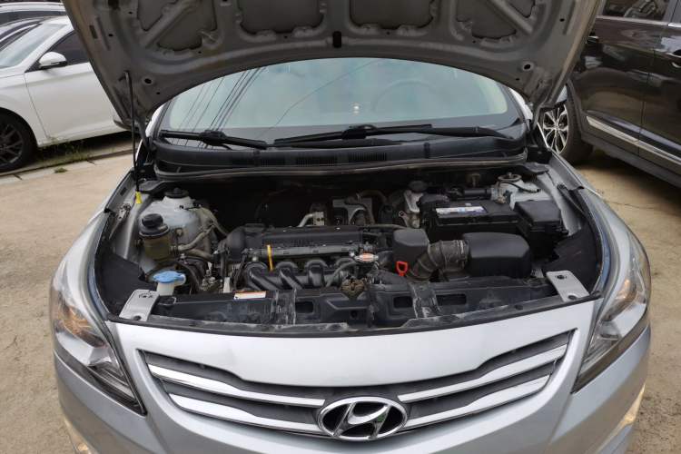 Used Hyundai Verna (older generation) 2014 1.4L Automatic Smart GLS Engine Bay