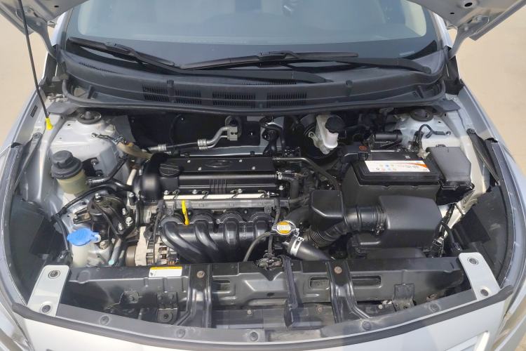 Used Hyundai Verna (older generation) 2014 1.4L Manual Top-Tier Model TOP Engine Bay