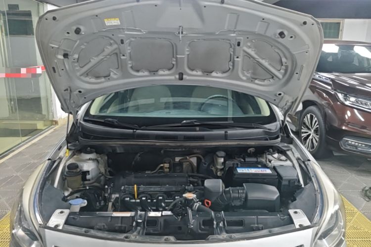 Used Hyundai Verna (older generation) 2014 1.4L Automatic Smart GLS Engine Bay