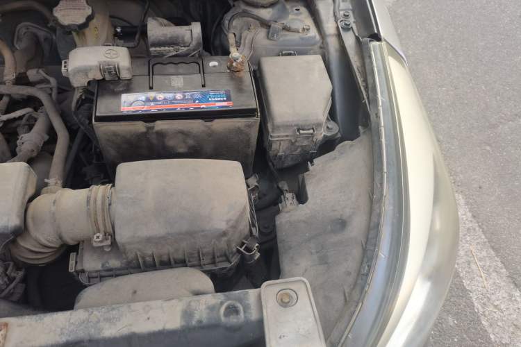 Used Hyundai Verna (older generation) 2014 1.4L Manual Fashion GS Model Engine Bay Left