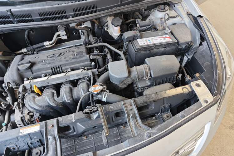 Used Hyundai Verna (older generation) 2014 1.4L Manual Top-Tier Model TOP Engine Bay Left