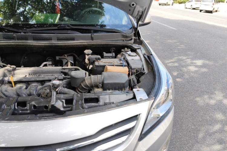 Used Hyundai Verna (older generation) 2014 1.4L Manual Smart GLS Trim Engine Bay Left