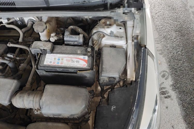 Used Hyundai Verna (older generation) 2014 1.4L Manual Smart GLS Trim Engine Bay Left