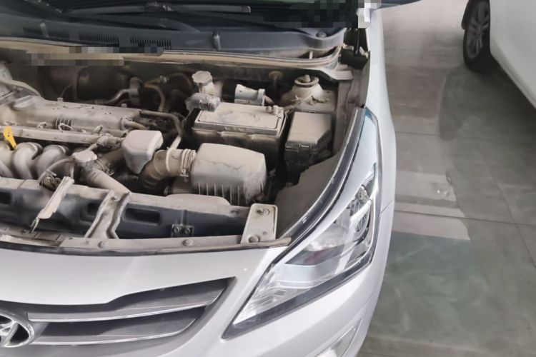 Used Hyundai Verna (older generation) 2014 1.4L Manual Smart GLS Trim Engine Bay Left