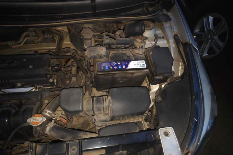 Used Hyundai Verna (older generation) 2014 1.4L Automatic Fashion GS Model Engine Bay Left