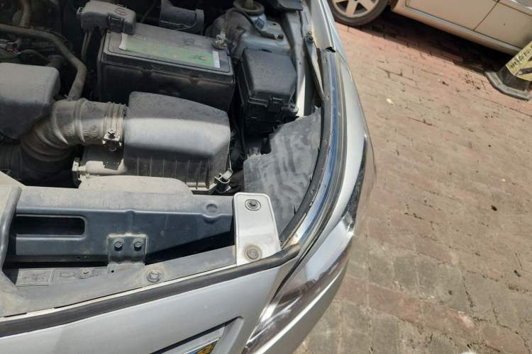 Used Hyundai Verna (older generation) 2014 1.4L Manual Smart GLS Trim Engine Bay Left