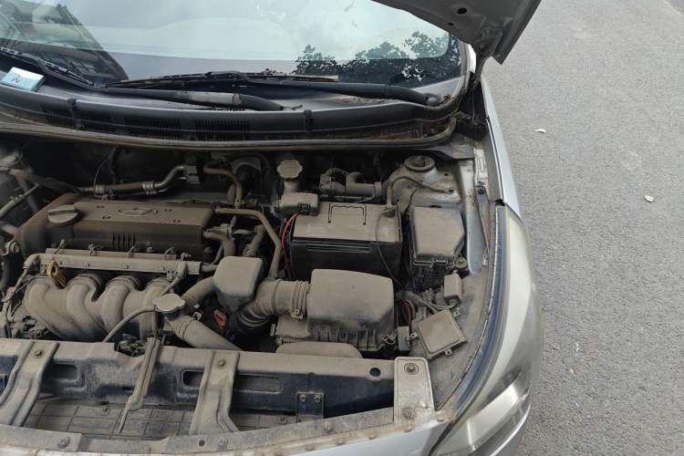 Used Hyundai Verna (older generation) 2014 1.4L Automatic Smart GLS Engine Bay Left