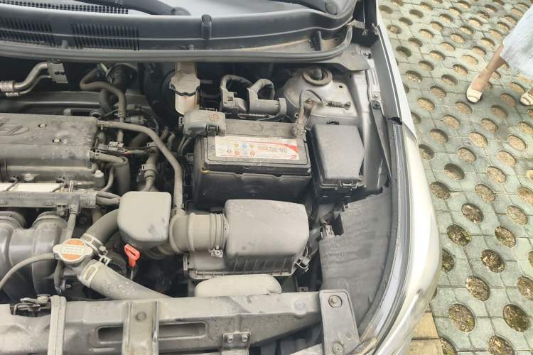 Used Hyundai Verna (older generation) 2014 1.4L Automatic Smart GLS Engine Bay Left
