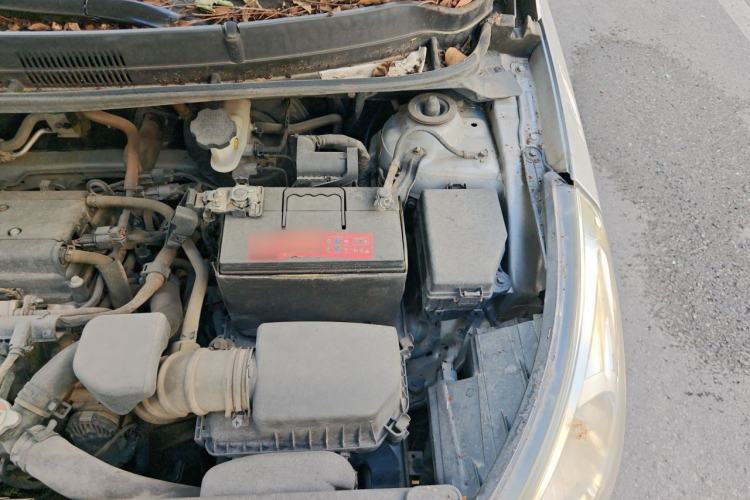 Used Hyundai Verna (older generation) 2014 1.4L Manual Smart GLS Trim Engine Bay Left